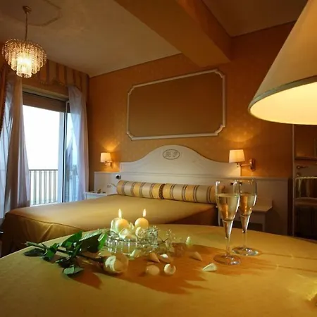 Palace 4*