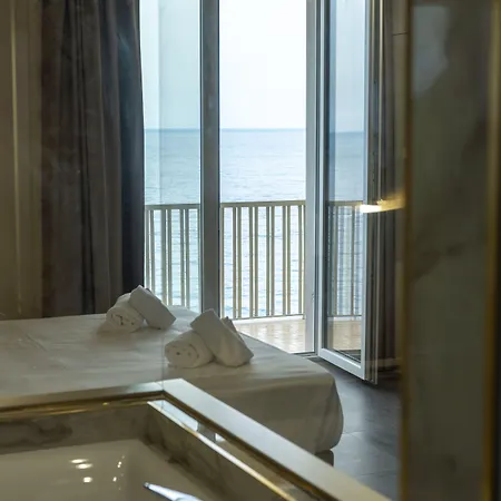 Palace 4*