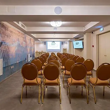 Palace 4*