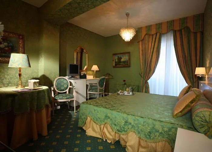 帕里斯酒店 卡坦扎罗