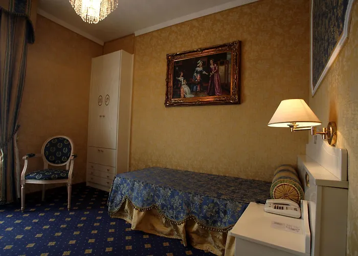 帕里斯酒店 卡坦扎罗